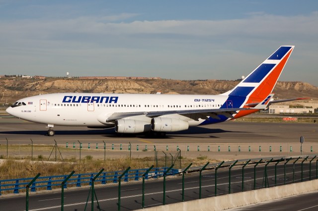 Cubana_Ilyushin_Il-96-300_Simon-2