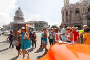 Turistas-por-La-Habana