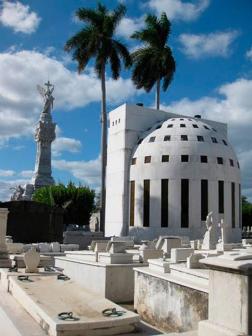 Panteón de la Famiia Baró, en el Cementerio Colón.