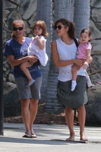 Eva-Mendes-and-her-sister-Janet-take-the-little-ones-Amada-and-Esmeralda-shopping-on-Saturday-500x750