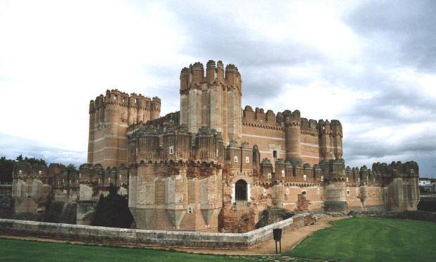 Castillo de Coca, propiedad de Alonso de Fonseca y Ulloa, lugar donde se atendían los asuntos del arzobispado de Sevilla. 