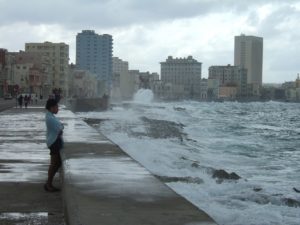 1280px-Malecón_(Avenida_de_Maceo)