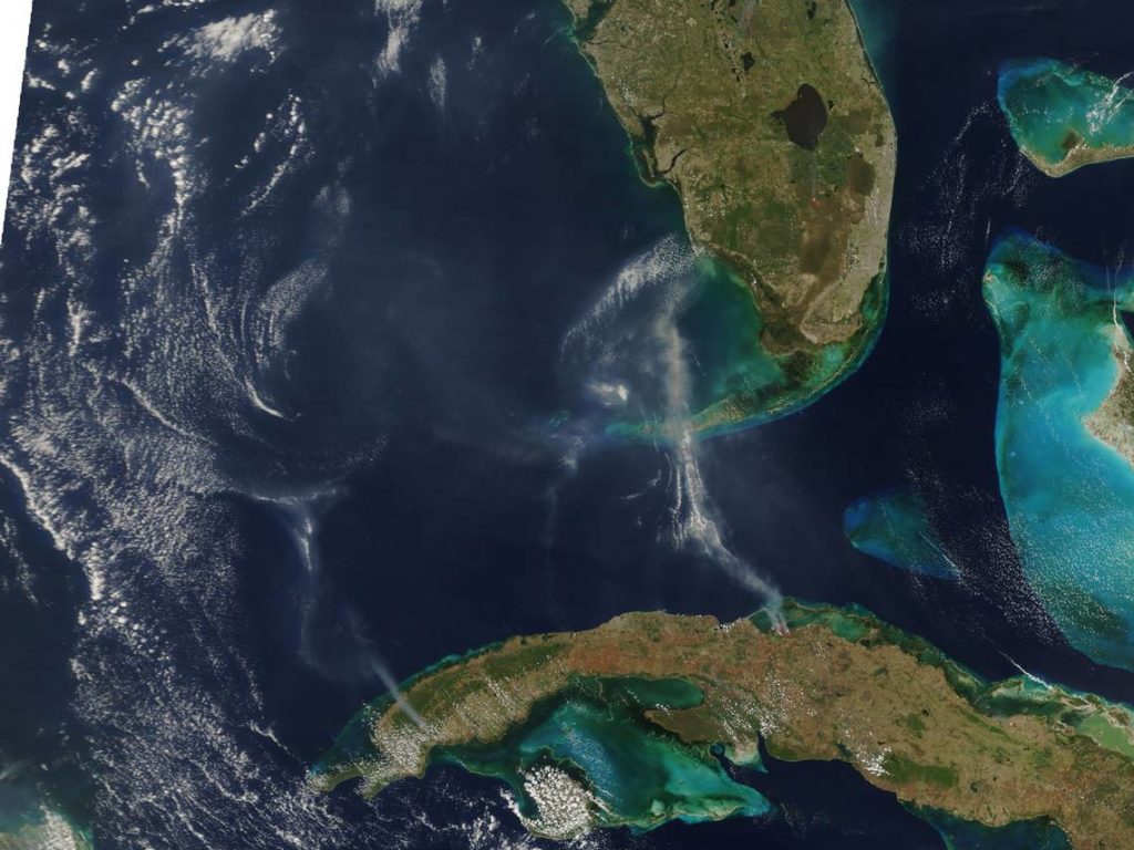 La más occidental de las provincias cubanas es también la más boscosa. Según cifras oficiales, las arboledas ocupan el 47 por ciento de este territorio. En la imagen se aprecia un incendio forestal que consumió entre 600 y 700 hectáreas de pinares en el 2006.