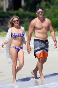 LeAnn-Rimes-Eddie-Cibrian-Kissing-Beach