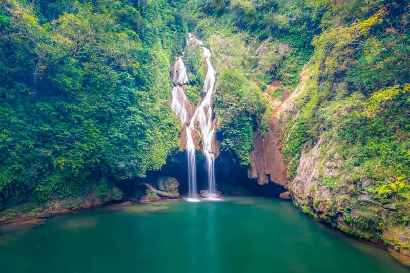 Trinidad-Cuba-Travel-Guide-Things-to-do-in-Trinidad-Vegas-Grande-Waterfall-near-Trinidad-1-800x533