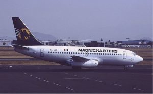 Magnicharters_Boeing_737-200_KvW