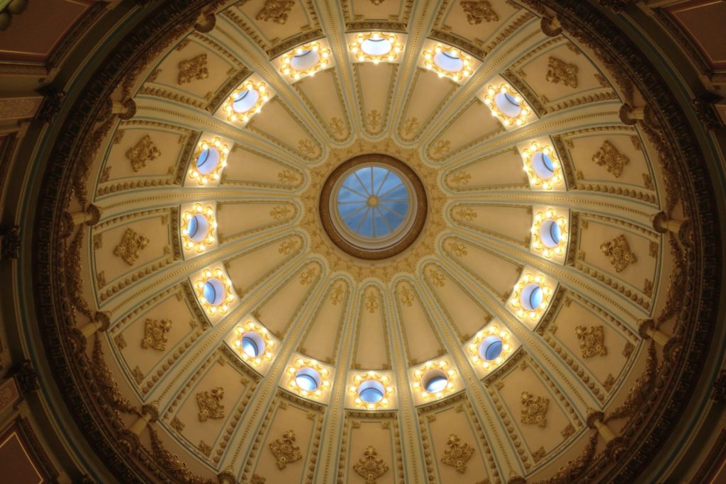 fancy-pattern-dome-ceiling