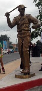 Estatua del Diablo Rojo en Santiago de Cuba.