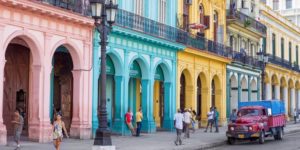 20160329150458-cuba-havana-colorful-buildings-streets