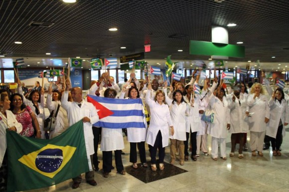 Medicos-cubanos-en-Brasil-1-580x386