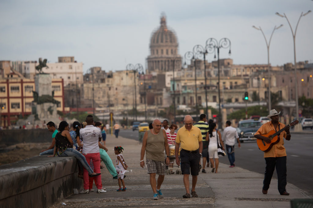 De-paseo-por-el-malecón