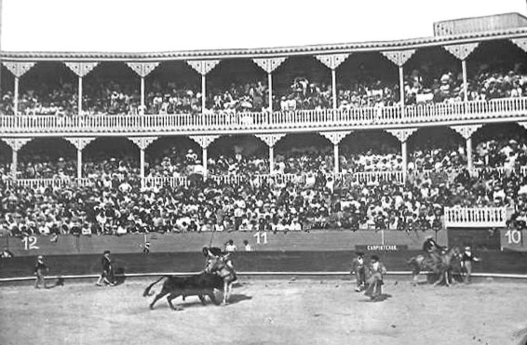 Fotografía-de-1898-del-interior-de-la-Plaza-de-Toros-de-La-Habana-1024x671