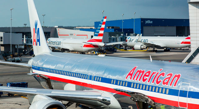 american-airlines-jetblue-at-airport-jfk