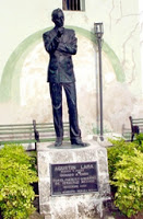 escultura de Agustin Lara en La Habana