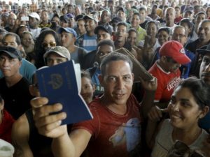 cubans-with-passports-panama-reuters-640x480