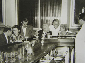 hemingway-at-the-bar2