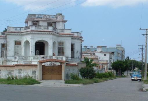 Caserón en La Habana que perteneció al gallego Raúl Lesteiro, según parientes - Familia Cáceres