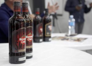 Presentación de la botella Havana Club Cuban Smoky, en la Feria Internacional de La Habana, FIHAV 2019, con sede en el recinto ferial Expocuba, en La Habana, el 6 de noviembre de 2019.   ACN FOTO/Ariel LEY ROYERO/sdl