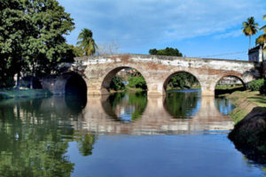 puente-sobre-el-rio-yayabo