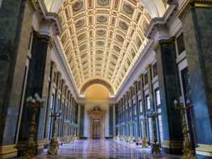 grand_hall_inside_El_Capitolio_Cuba