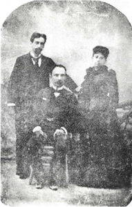 José_Martí_junto_a_Gonzalo_de_Quesada_y_su_esposa_Angelina_Miranda,_Nueva_York,_1893