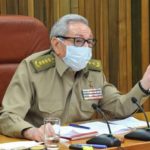 Raul-Castro-funcionarios-Plan-Granma_CYMIMA20200418_0001_16