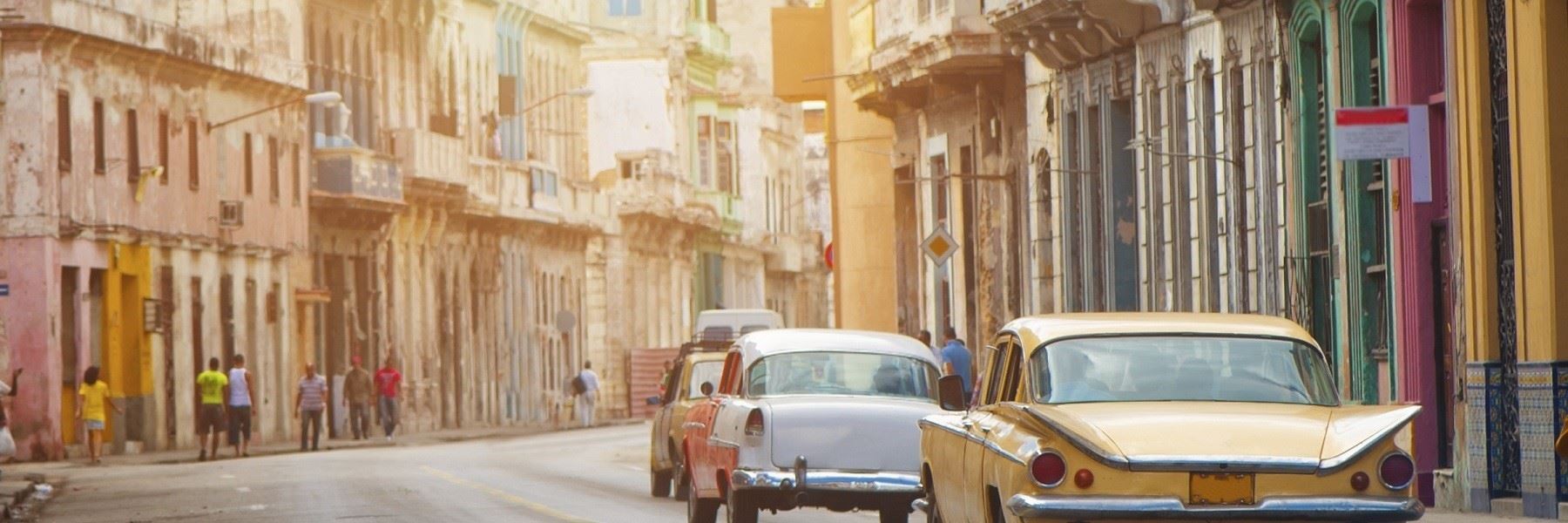 vintage-cars-in-havana-street-cuba