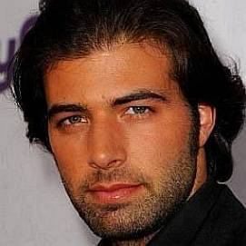 JenCarlos Canela