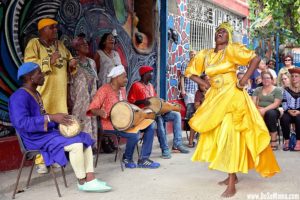 havana-cuba-callejon-de-hamel-latina-travel-blogger-dsm-5