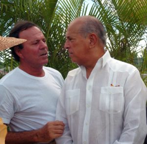 Guayabera-oscar de la renta y julio iglesias.