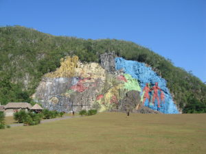 1280px-Mural_in_Vinales,_Cuba