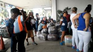 'Mulas' en el aeropuerto de Georgetown, Guyana. (14ymedio)