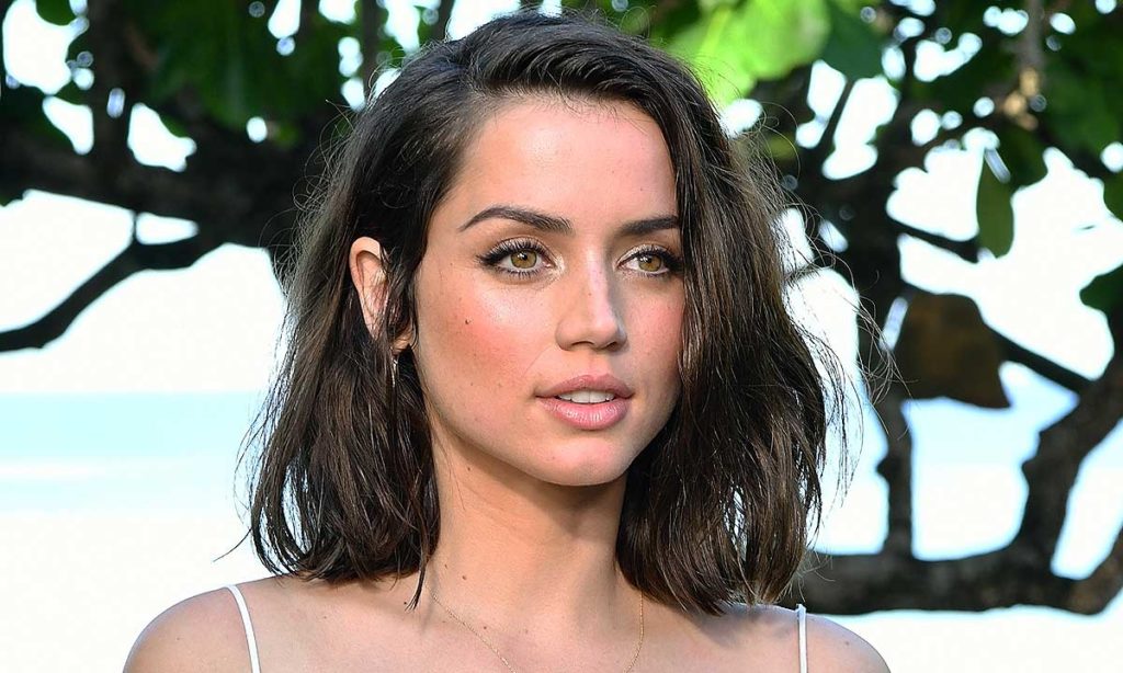 ana-de-armas-top-t