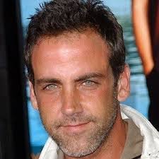 Carlos Ponce, cantante Cubano Americano. 