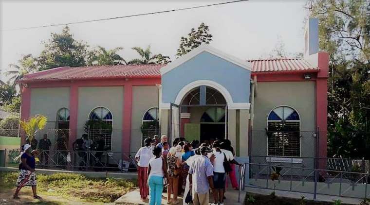 La Iglesia de San Benito Abad en San Benito del Crucero, Cuba. (Misioneros Claretianos en Songo) [/ caption]