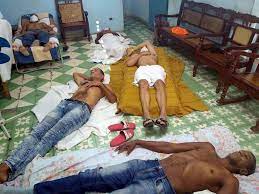 Varios cubanos descansan sobre colchones y sábanas durante una huelga de hambre, en la sede de la Unión Patriótica de Cuba ( UNPACU) en Santiago de Cuba, Cuba, el 1 de abril. 