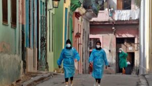 Un médico de Cienfuegos contó a '14ymedio' que en su hospital se produjeron 36 muertes, pero solo en cuatro casos tenían prueba positiva. (EFE)