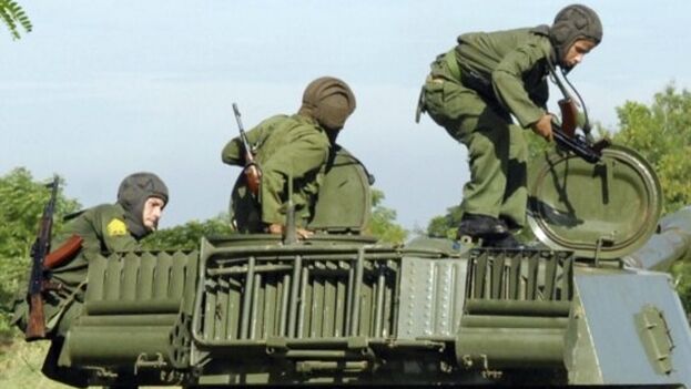 Ejercicios militares en una unidad de artillería de las Fuerzas Armadas Revolucionarias cubanas. (EFE)