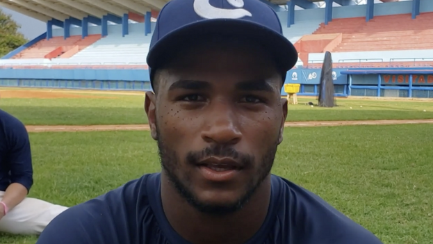 El jardinero Loidel Chapellí Jr., uno de los últimos peloteros en fugarse, este sábado, del equipo de Cuba en el Mundial Sub-23. (Captura)