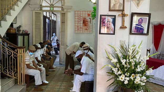 Los babalaos se reunieron en la Casona de Cuquita de la avenida de Diez de Octubre, en la barriada de Lawton, La Habana. (14ymedio)