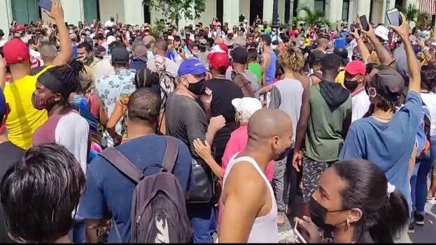 Hace doce meses, en otro primero de enero pero de 2021, nadie podía calcular que las calles cubanas se iban a llenar de un río de gente exigiendo libertad, el 11J. (14ymedio)