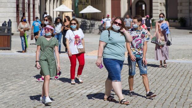 Turistas en las calles de La Habana este noviembre. (EFE/Yander Zamora