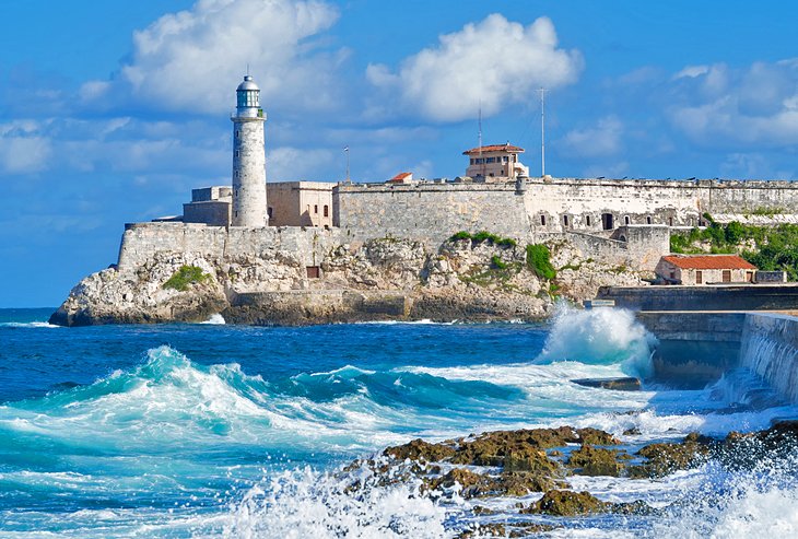 cuba-in-pictures-beautiful-places-to-photograph-castillo-del-morro