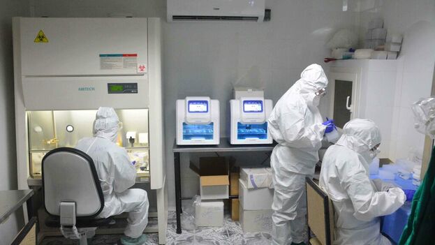 Los laboratorios del Hospital Salvador Allende, conocido como La Covadonga, en Cerro (La Habana) están sin personal. (ANC)