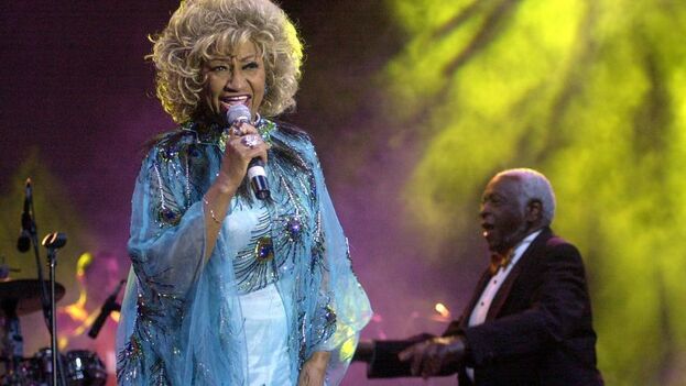 La voz de la fallecida y emblemática sonera Celia Cruz se une a la del actor de origen cubano Andy García y a la de Lucrecia en el tema La Cuba mía. (EFE)