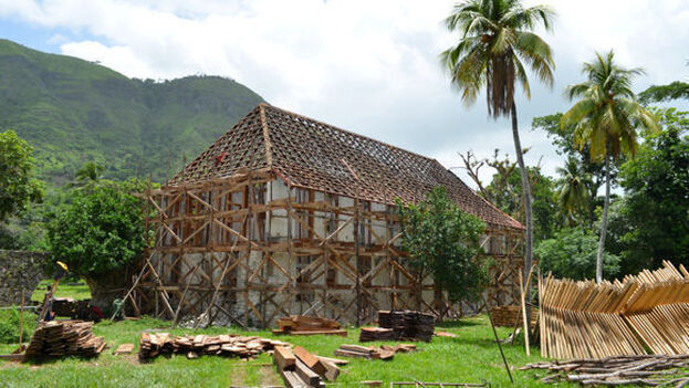 La casona de la finca La Fraternidad, en el poblado santiaguero de Ramón de Las Yaguas, en 2018. (Cubadebate)